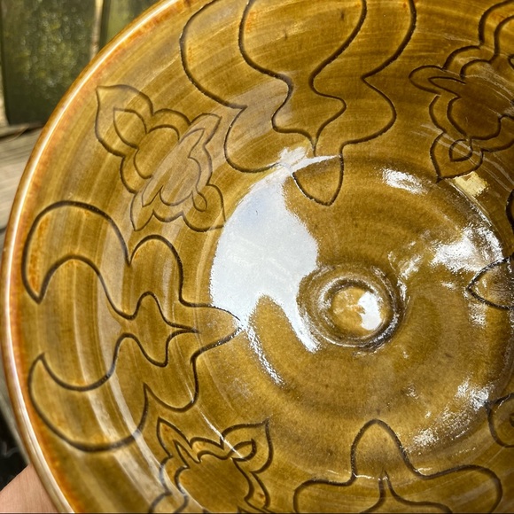 Handmade Ceramic Bowl in Autumn Colored Browns With Etched Decorative Pattern. - Picture 8 of 16